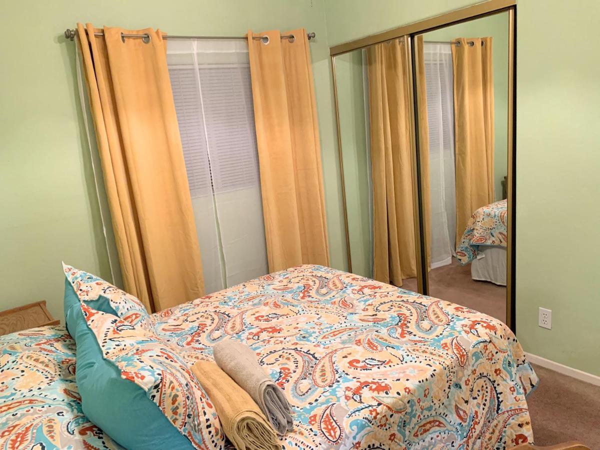 Festive Haven Room Hemet Εξωτερικό φωτογραφία
