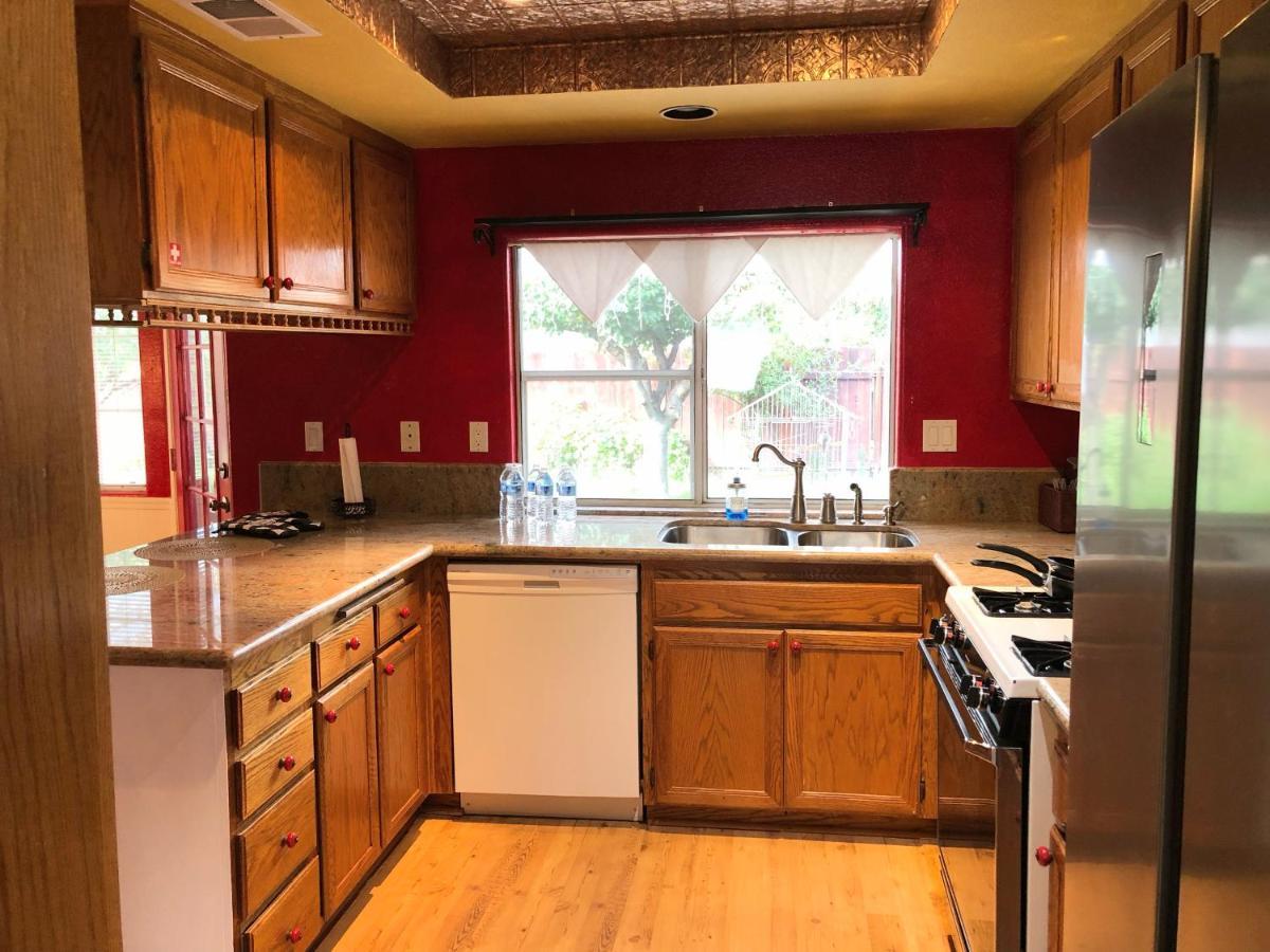 Festive Haven Room Hemet Εξωτερικό φωτογραφία