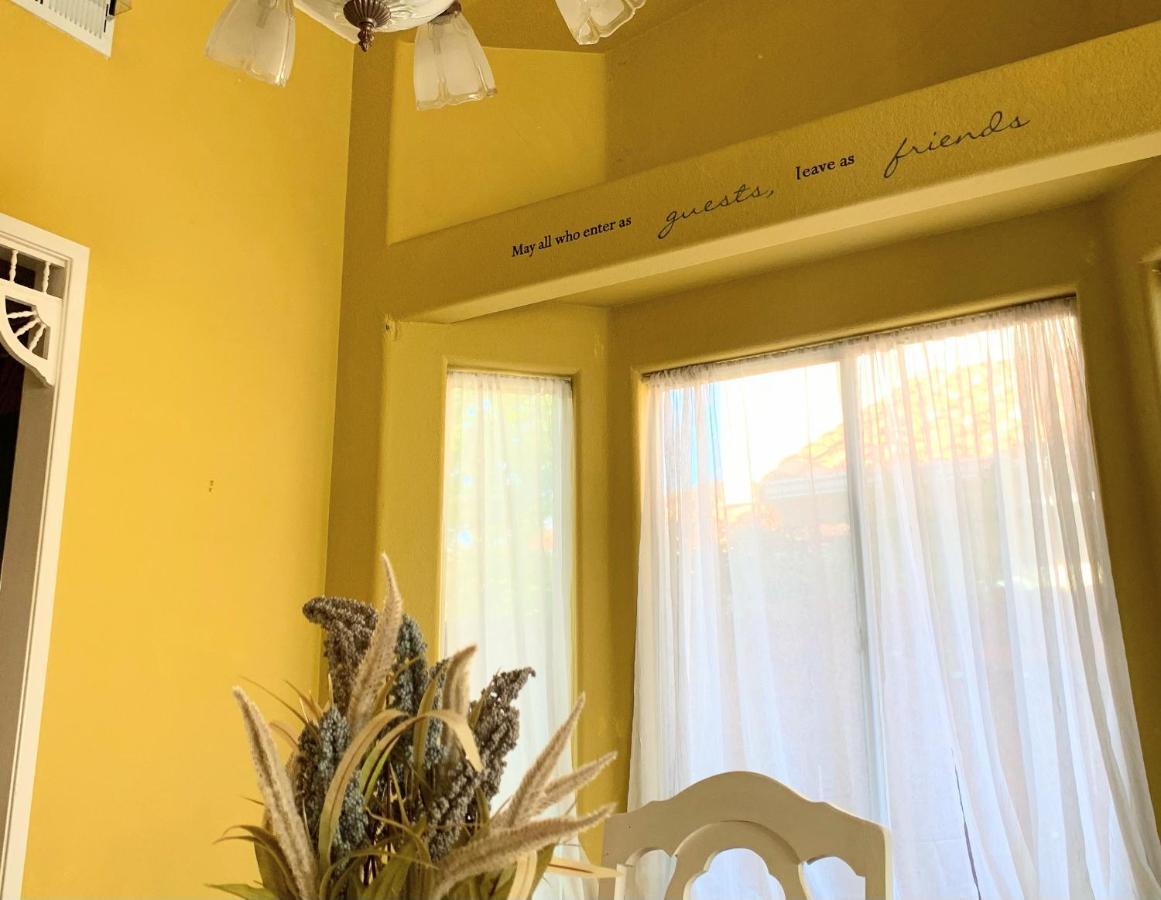Festive Haven Room Hemet Εξωτερικό φωτογραφία