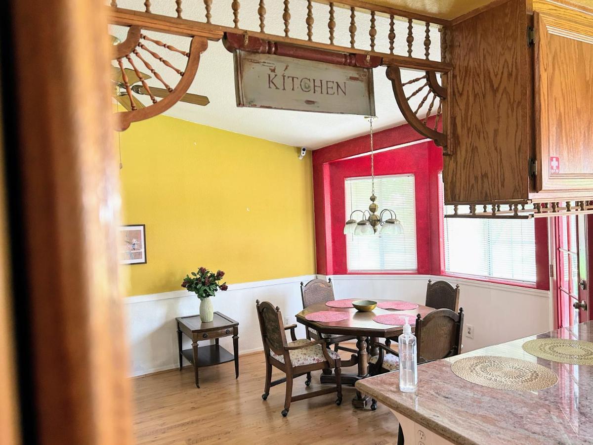 Festive Haven Room Hemet Εξωτερικό φωτογραφία